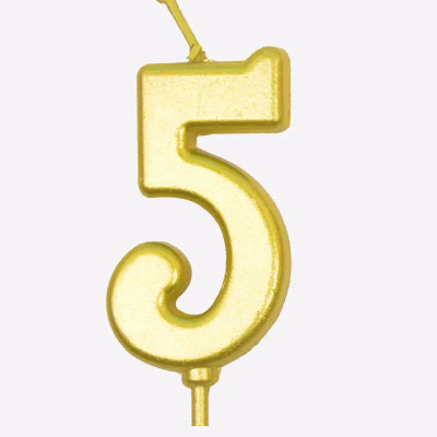 Svece numurs 5 tortei