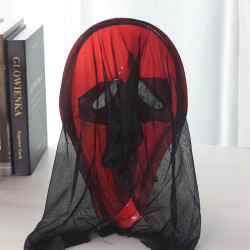 Iedziediet saviem draugiem ar šo biedējošo Helovīna masku!