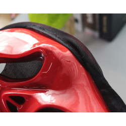 Iedziediet saviem draugiem ar šo biedējošo Helovīna masku!