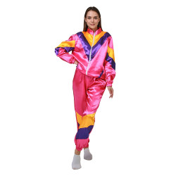 80-to gadu stila rozā sporta kostīms